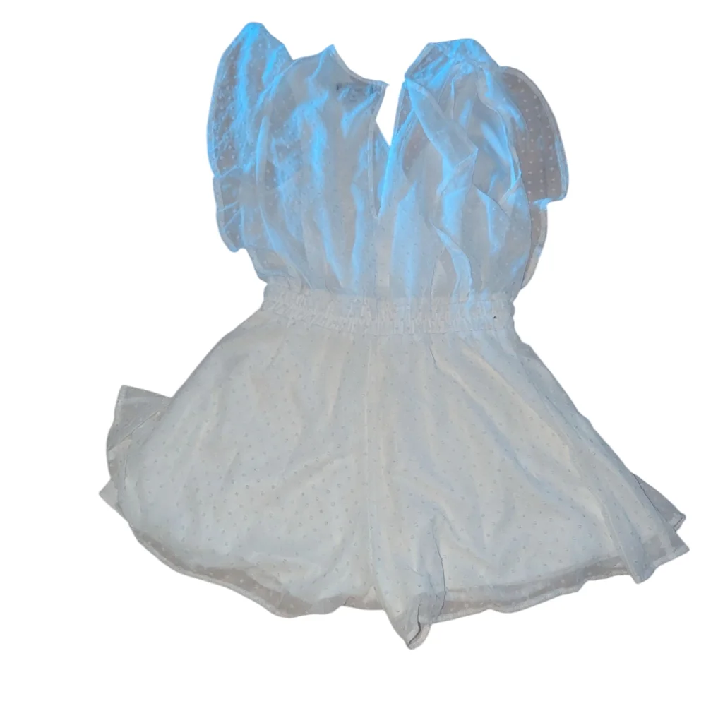 🛍️White  Lace Polka Dot Ruffled Romper - Picture 5 of 5